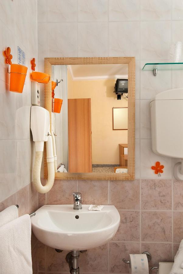 Hotel Grappoli Римини Экстерьер фото