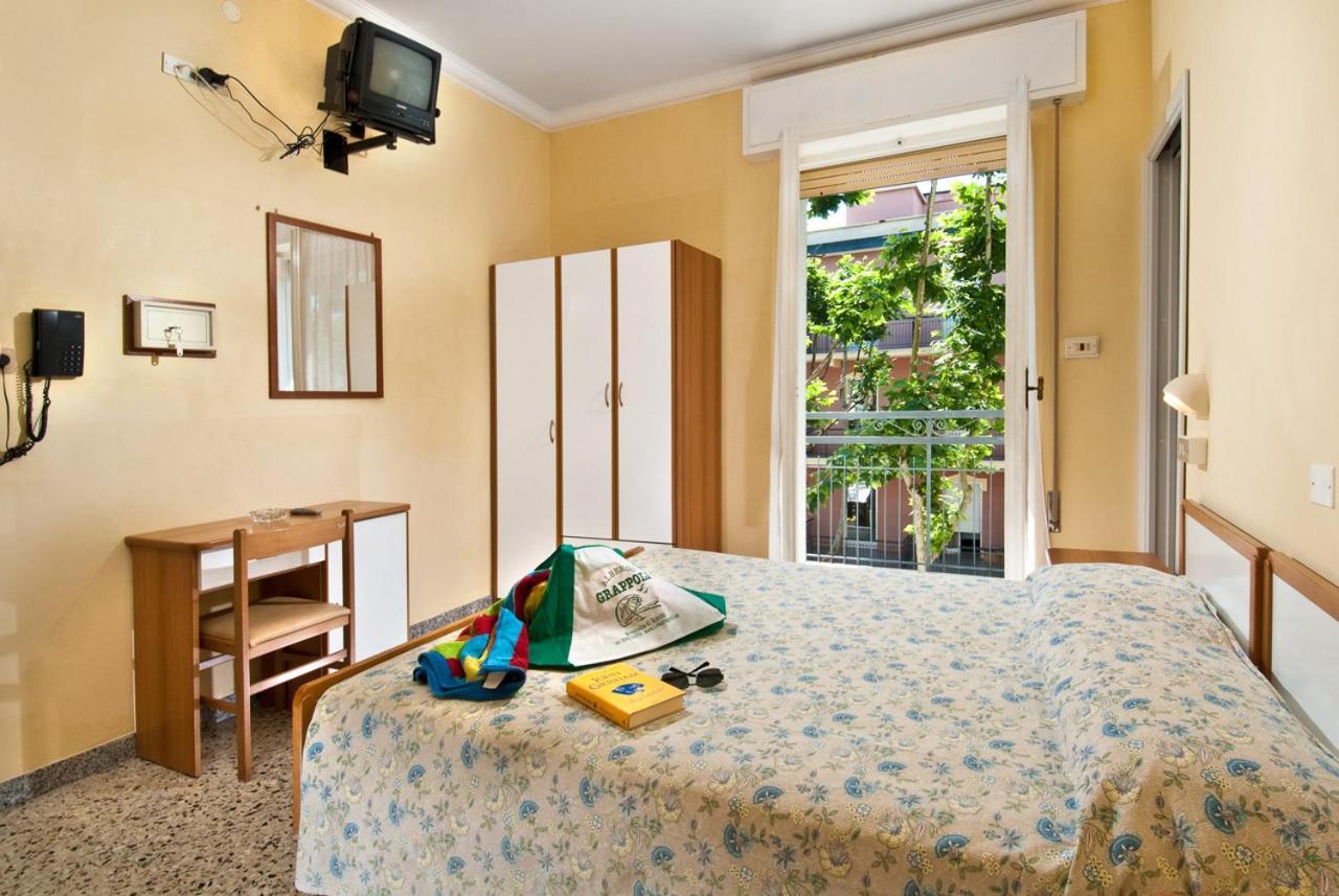 Hotel Grappoli Римини Экстерьер фото